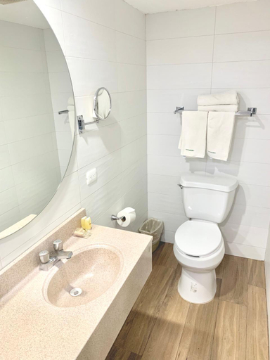 Bathroom 3, Hotel Madero Express, Monterrey