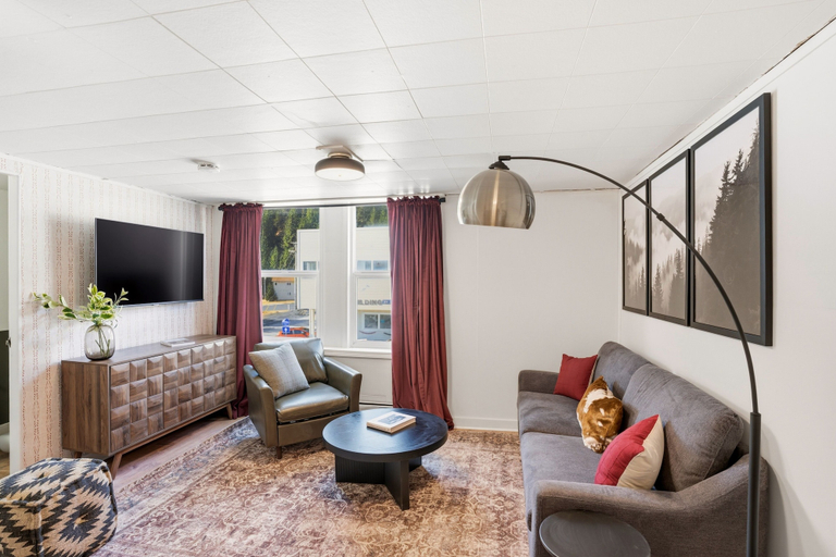 Living area 3, Hotel North, Kenai Peninsula