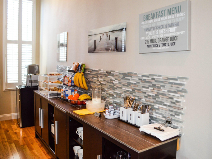 Food & Drinks, Rio Vista Suites, Santa Cruz