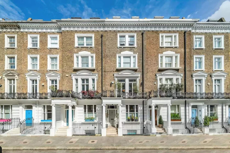 Room 3, Cosy and Stylish Chelsea 2 Bedroom Flat, London