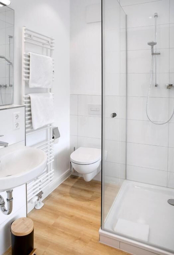 Bathroom 4, Louis & Louise Apartments & Rooms, Bremen