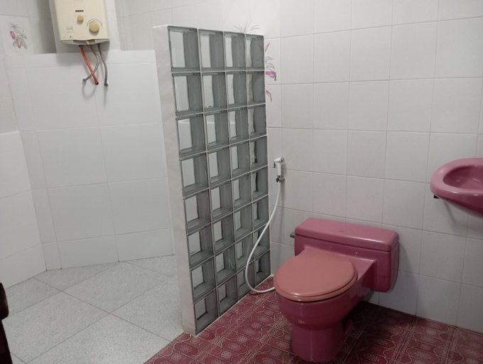 Bathroom 5, Hotel Seruni Bukittinggi, Bukittinggi