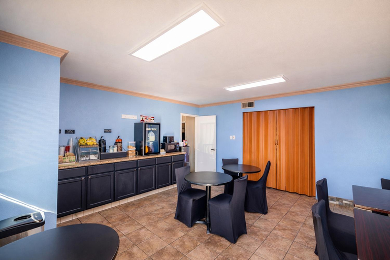Food & Drinks 5, Super 8 by Wyndham Barstow, San Bernardino