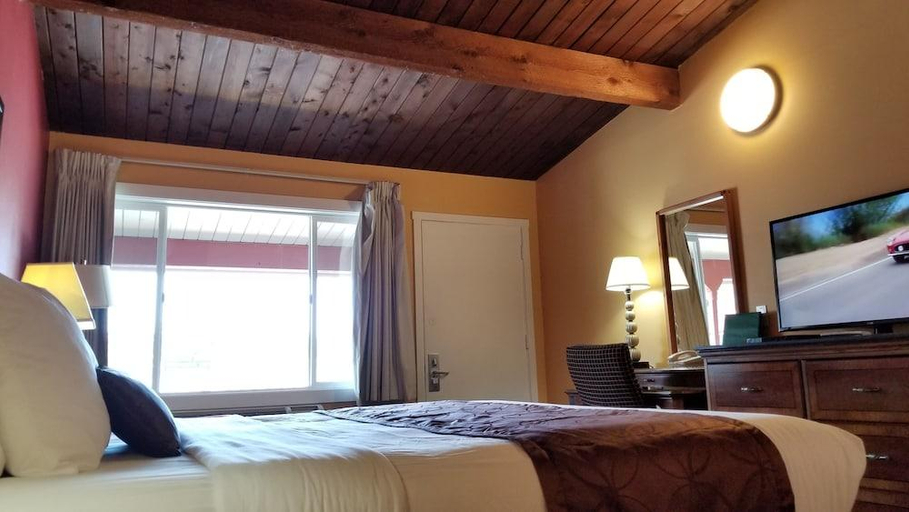 Bedroom 2, Forks Motel, Clallam