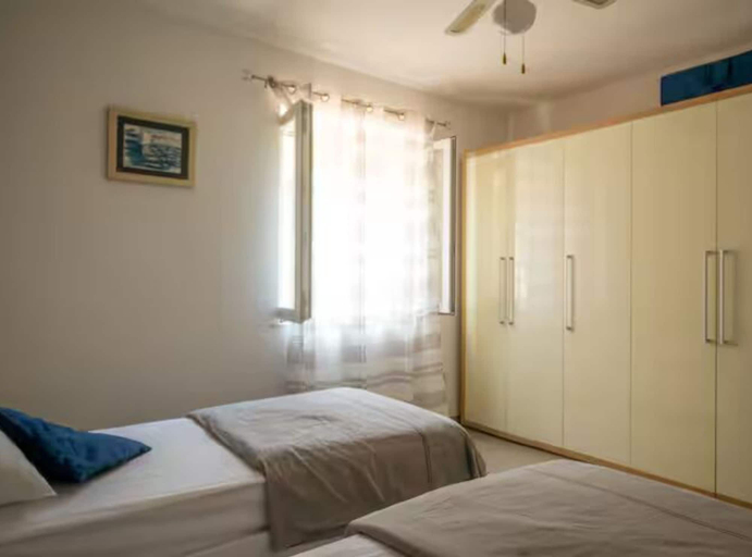 Room 2, Beach House Legosi, Pojezerje