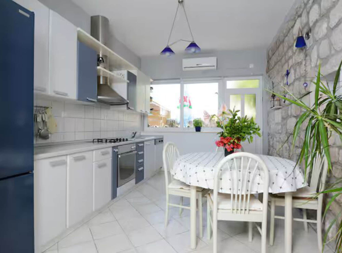 Private kitchen, Beach House Legosi, Pojezerje