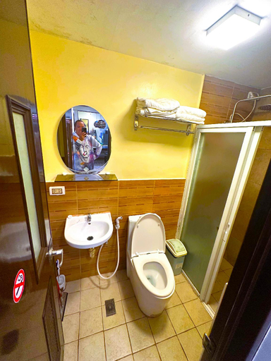 Bathroom 2, Condo 2Bedroom @ SM/Session Road with Free Own Parking, Baguio City