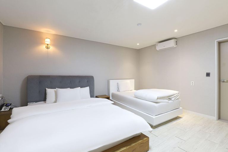 Bedroom 2, Daegu Hwanggeumdong Hotel TOP365, Buk