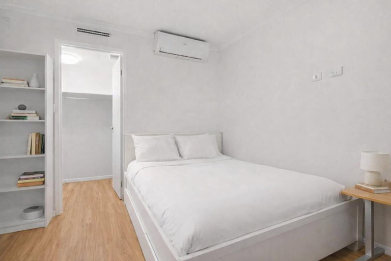 Room 5, Stylish Bowen Hills Studio Near City Centre, Bowen Hills
