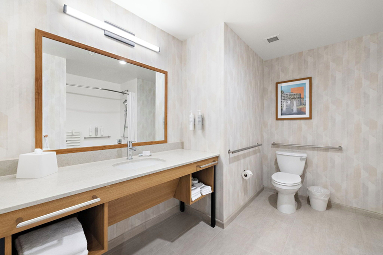 Bathroom 4, Hampton Inn By Hilton Ontario Airport, San Bernardino