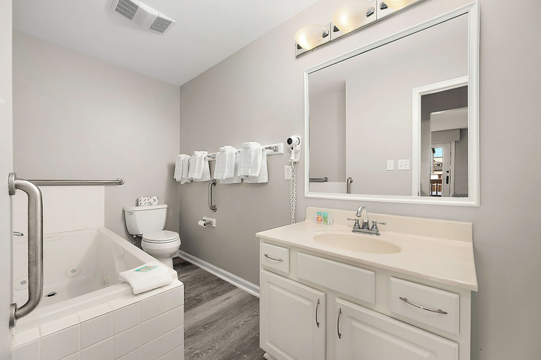 Bathroom 4, Club Ocean Villas II by Coolvacay, Worcester