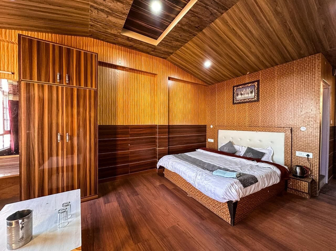 Room 4, Kufri Paradise Villa By Mountain Bee, Shimla