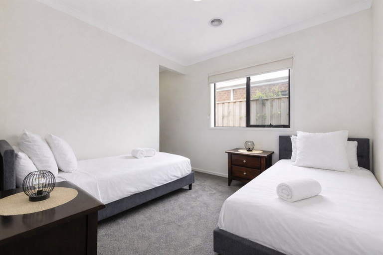 Room 3, Comfort and Space in Lara's Family Friendly Home, Corio - Inner