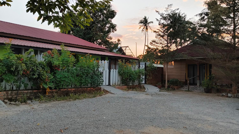 Exterior & Views