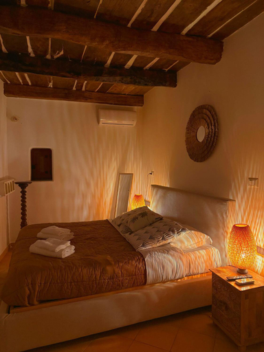 Bedroom 3, OIKOS Guesthouse & Rooftop, Latina