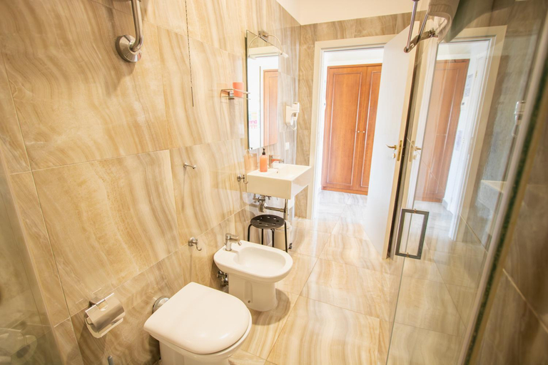 Bathroom 3, Neapolitan Trips B&B, Napoli