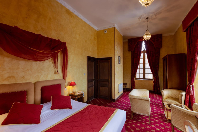 Bedroom 2, Chateau de Maulmont, Puy-de-Dôme
