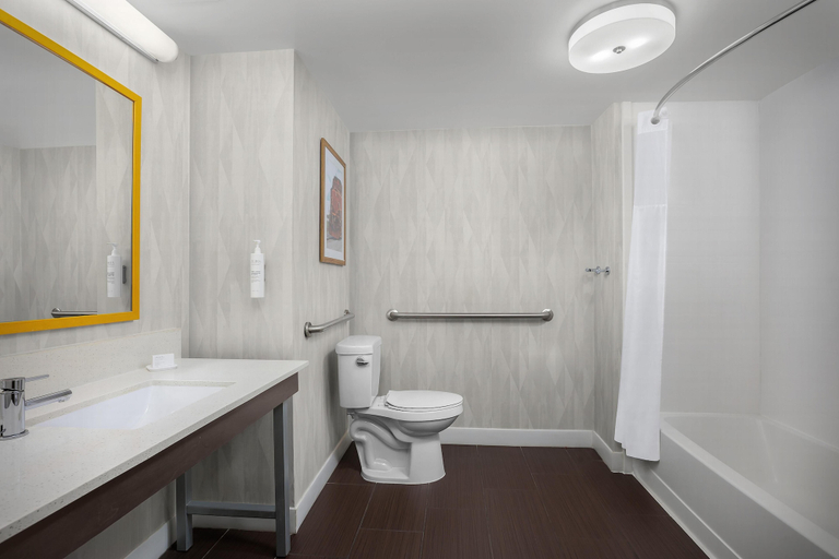 Bathroom 4, Hampton Inn & Suites Clinton - I-26, Laurens