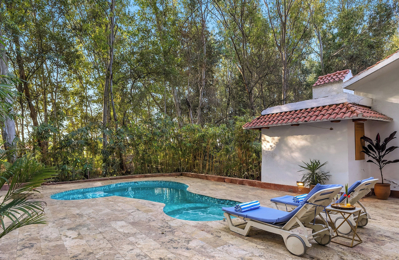 Pool 2, ELIVAAS The Aravalli Reserve Lotus Villa, Faridabad