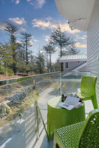 Property grounds 3, Alaya Stay Ridgeview Retreat Petfriendly, Shimla