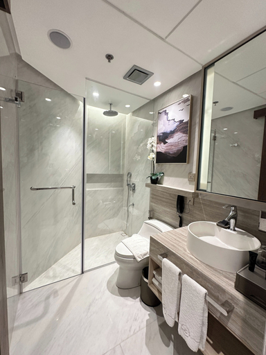 Bathroom 5, The Lake Hotel Tagaytay, Tagaytay City