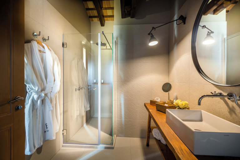 Bathroom 5, Meneghetti Wine Hotel and Winery, Bale