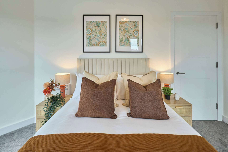 Room 3, Host Stay 18 Queens Court, Knowsley