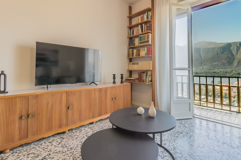 Room 5, Infinity Lake View in Mandello del Lario, Lecco