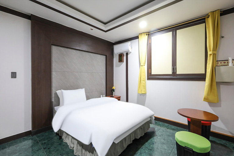 Bedroom 3, Gumi Toya Motel, Gumi
