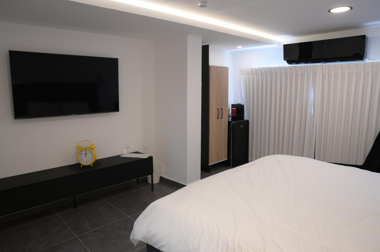 Bedroom 2, Puy Castele Hotel Tiberias