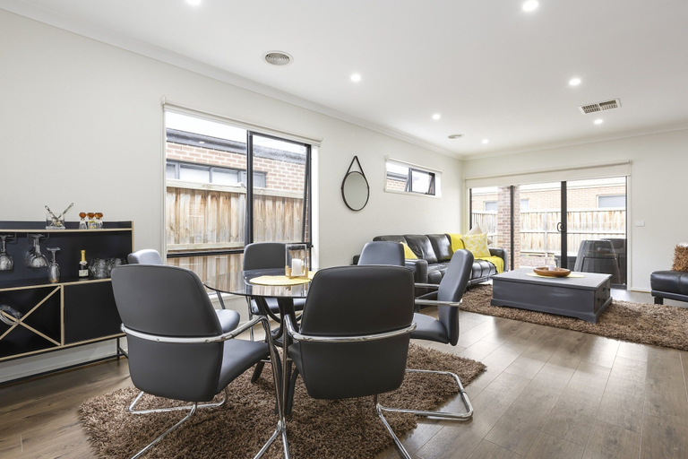 Living room 5, Comfort and Space in Lara's Family Friendly Home, Corio - Inner