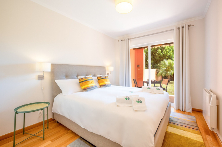 Room 5, Aroeira Garden by Homing, Almada