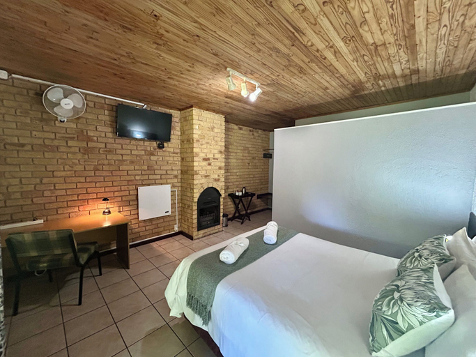 Bedroom 3, Airport Bird & Game Lodge, Ekurhuleni