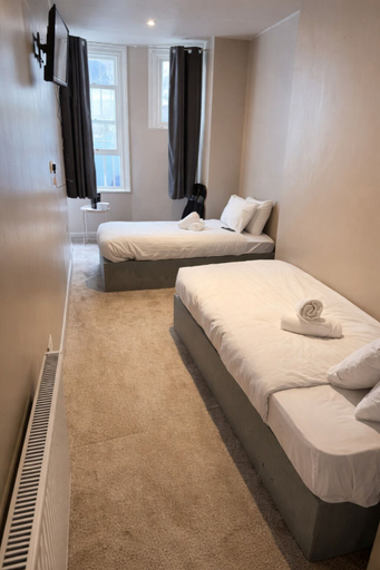 Bedroom 3, Amsterdam Hotel, London