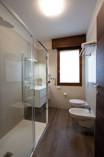 Bathroom 5, Hotel Gardenia, Brescia