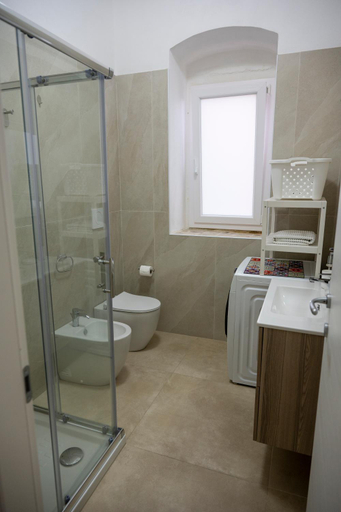 Bathroom 3, Kalsa’s House Noto, Syracuse