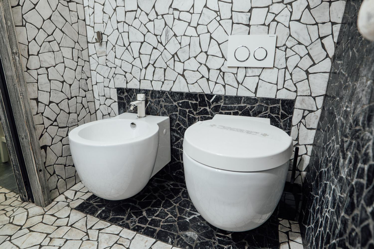 Bathroom 2, Vico Santa Maria, Bari