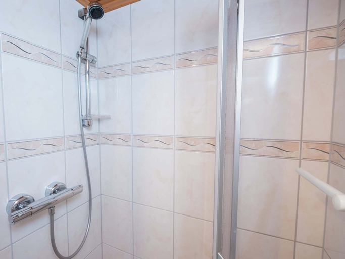 Bathroom 3, Bungalow in Neustadt Nahe Barbarossa Hohle, Nordhausen