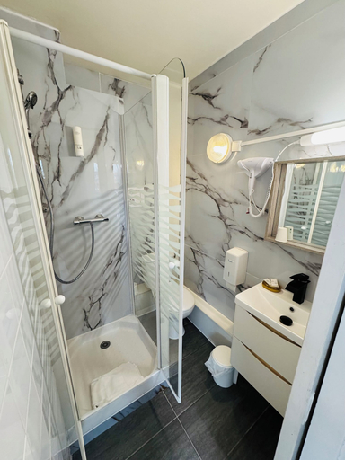 Bathroom 5, Hôtel OpalOriental Boulogne sur Mer, Pas-de-Calais
