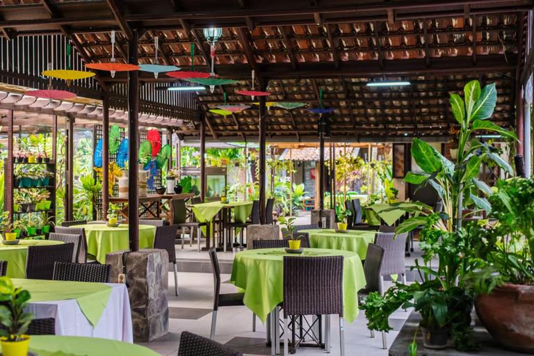 Dining, Dedaunan Guesthouse, Malang