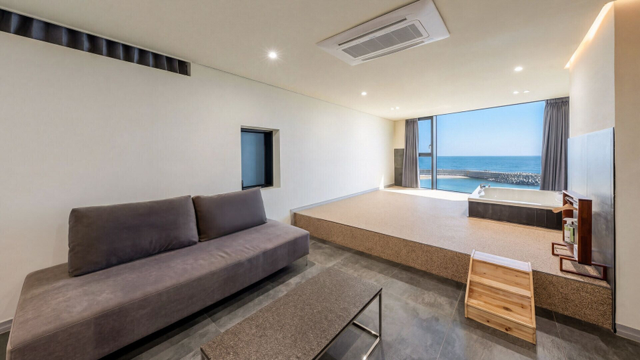 Room 1, Sokcho W Spa Poolvilla, Goseong