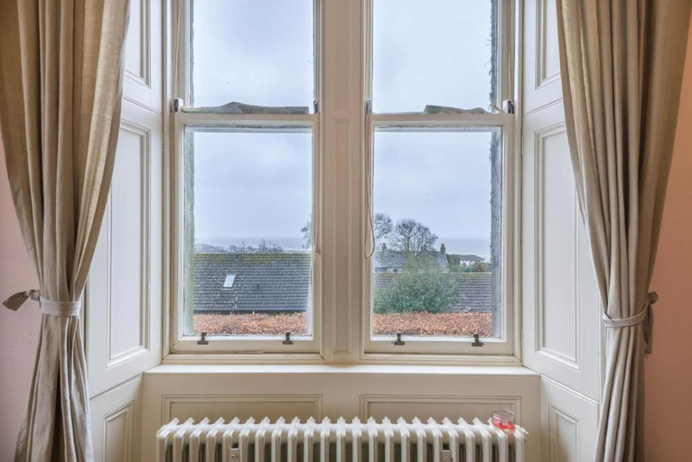 Room 2, OYO Ashlea Manor, Angus