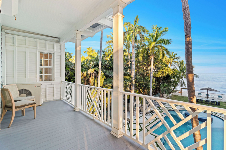 Terrace/patio 2, Luxe Beachfront Villa, Monroe