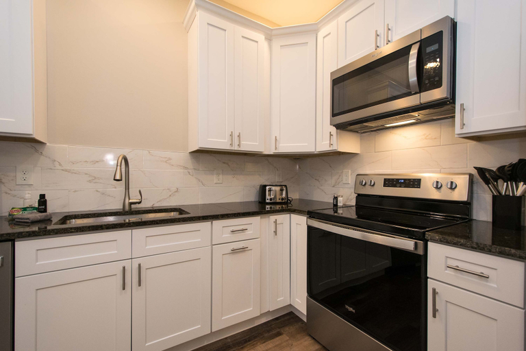 Room 4, Hendersonville Duplex Sleeps 8 Free Tix, Henderson