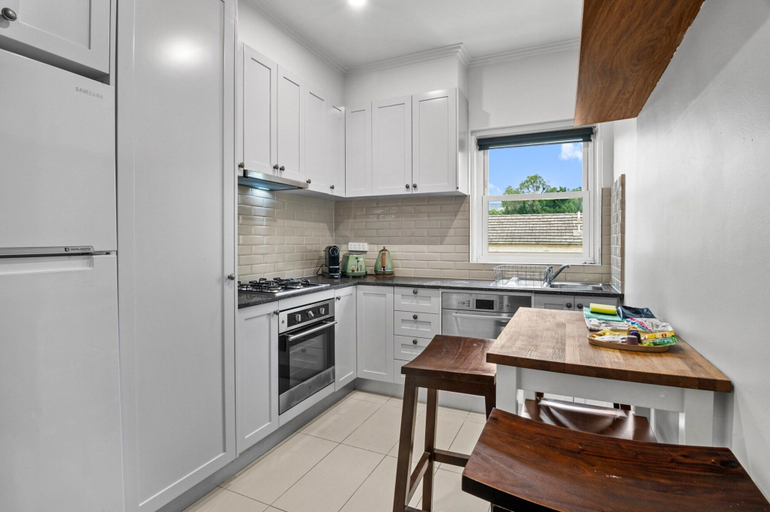 Private kitchen 5, Stylish 1 Bed Apartment in East Melbourne, Melbourne