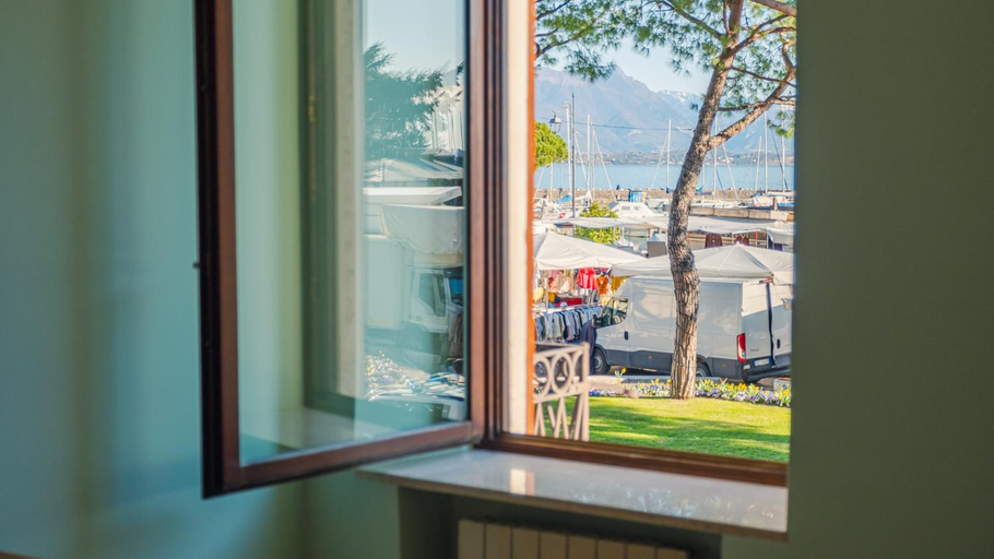 Others 5, Romantic Coast View - Italian Homing, Brescia