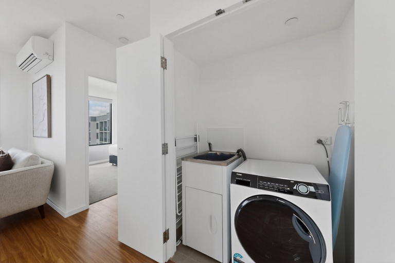 Bathroom 3, Modern,newly Furnished Apartment With Full Kitchen, Perth