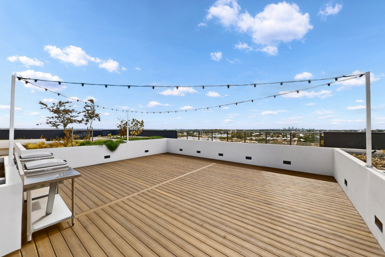 Terrace/patio 2, Newly Built Apartment Near Shops and Parks, Perth