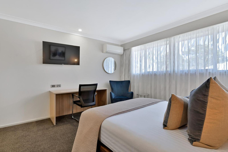Bedroom 3, Central Caleula Motor Lodge, Orange