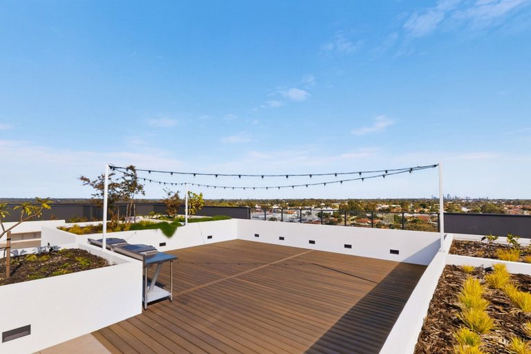 Terrace/patio 2, Brand-new 3-bed Apartment With Scenic Views, Perth